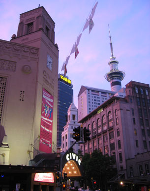 Sky Tower vue depuis le Civic Theatre