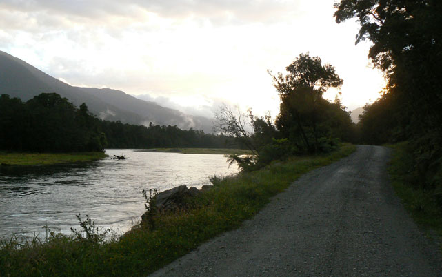 Cascade River : la rivière et la route