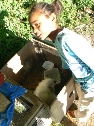 Nesta, 7 ans et le lapin touffu!
