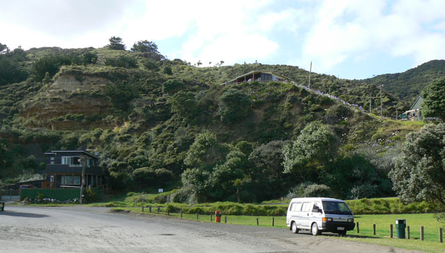 Port Waikato - Première nuit dans le van, sur ce parking en bord de plage