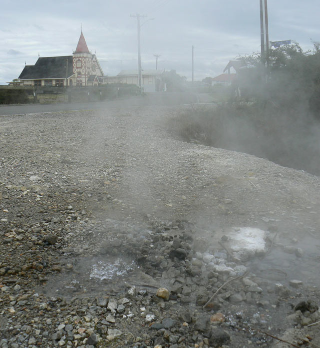 Rotorua, ça bouillonne sur le goudron!