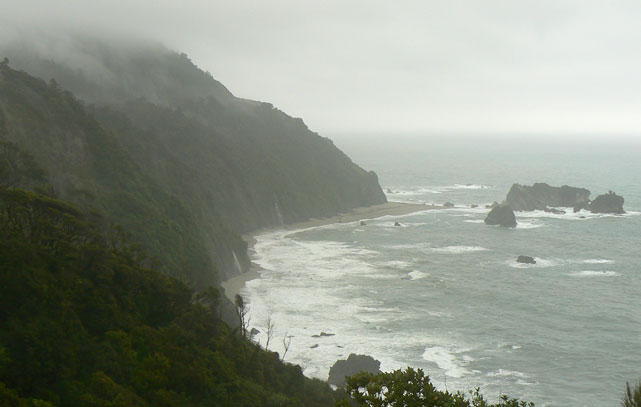 Vue sur la Côte Ouest, un jour très brumeux et pluvieux