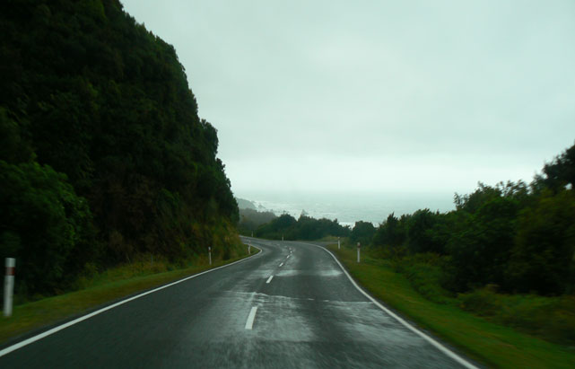 route mouillée le long de la côte