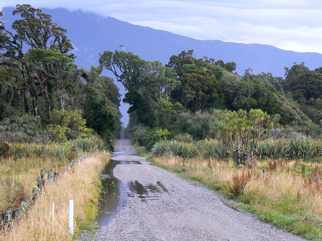 Hapuka Estuary : l'entrée du chemin est inondée